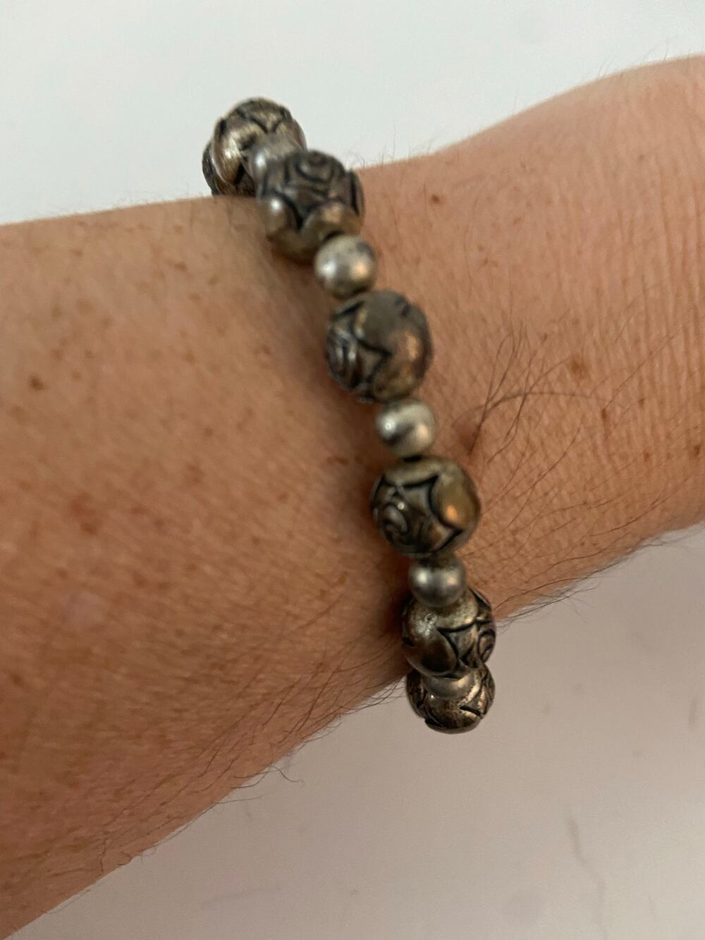 Metal rose bead bracelet